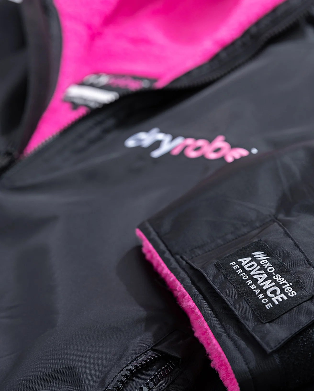 detail-long-sleeve-advance-blackpink-8_4a8e3fa9-2e9c-4921-8d7c-de4f6b897d26