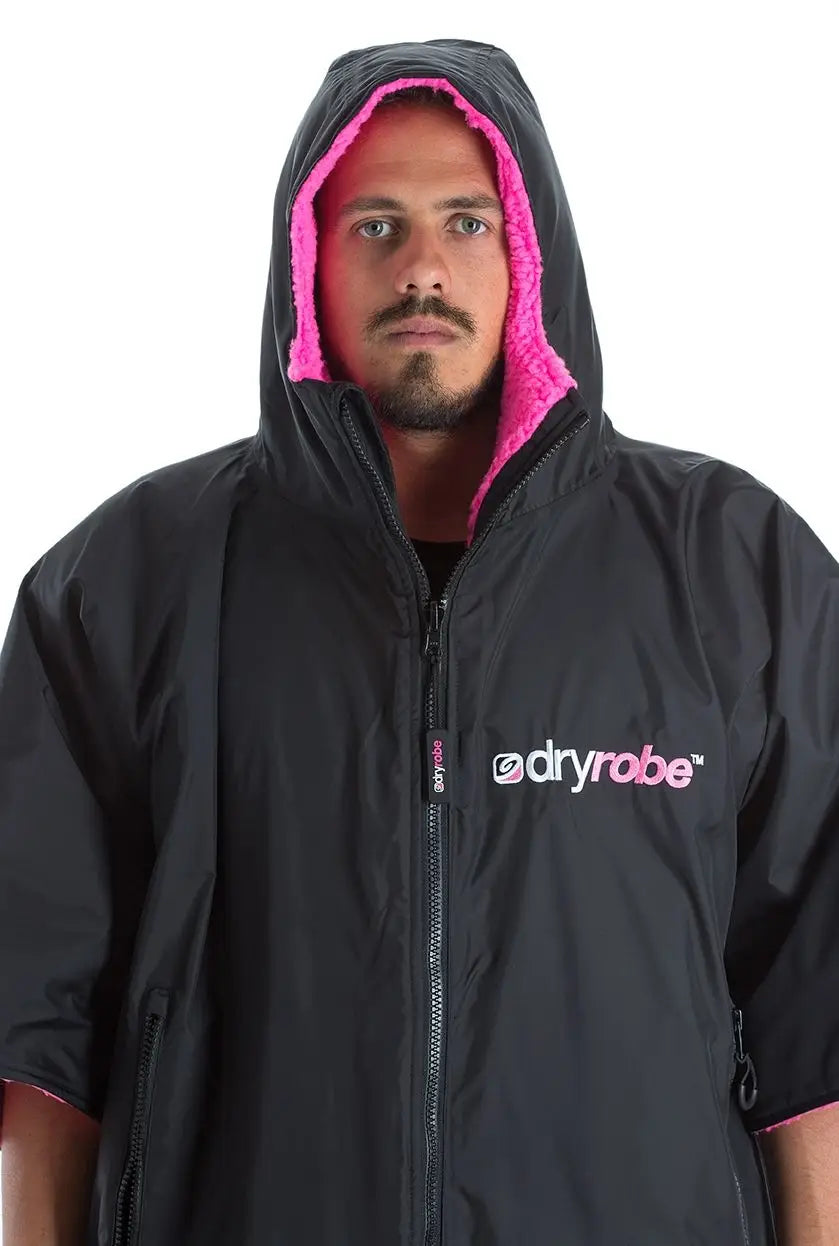 dryrobe Advance Short Sleeve V3 - Small - Sort/Lyserød