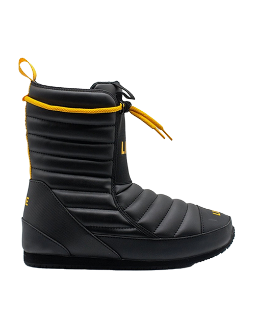 Line-Bootie-2.0-Black-set-fra-siden