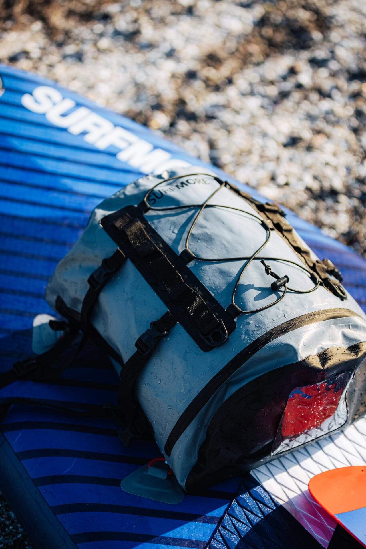 surfmore-deckbag-paddle-paa-strand-sup-board-01