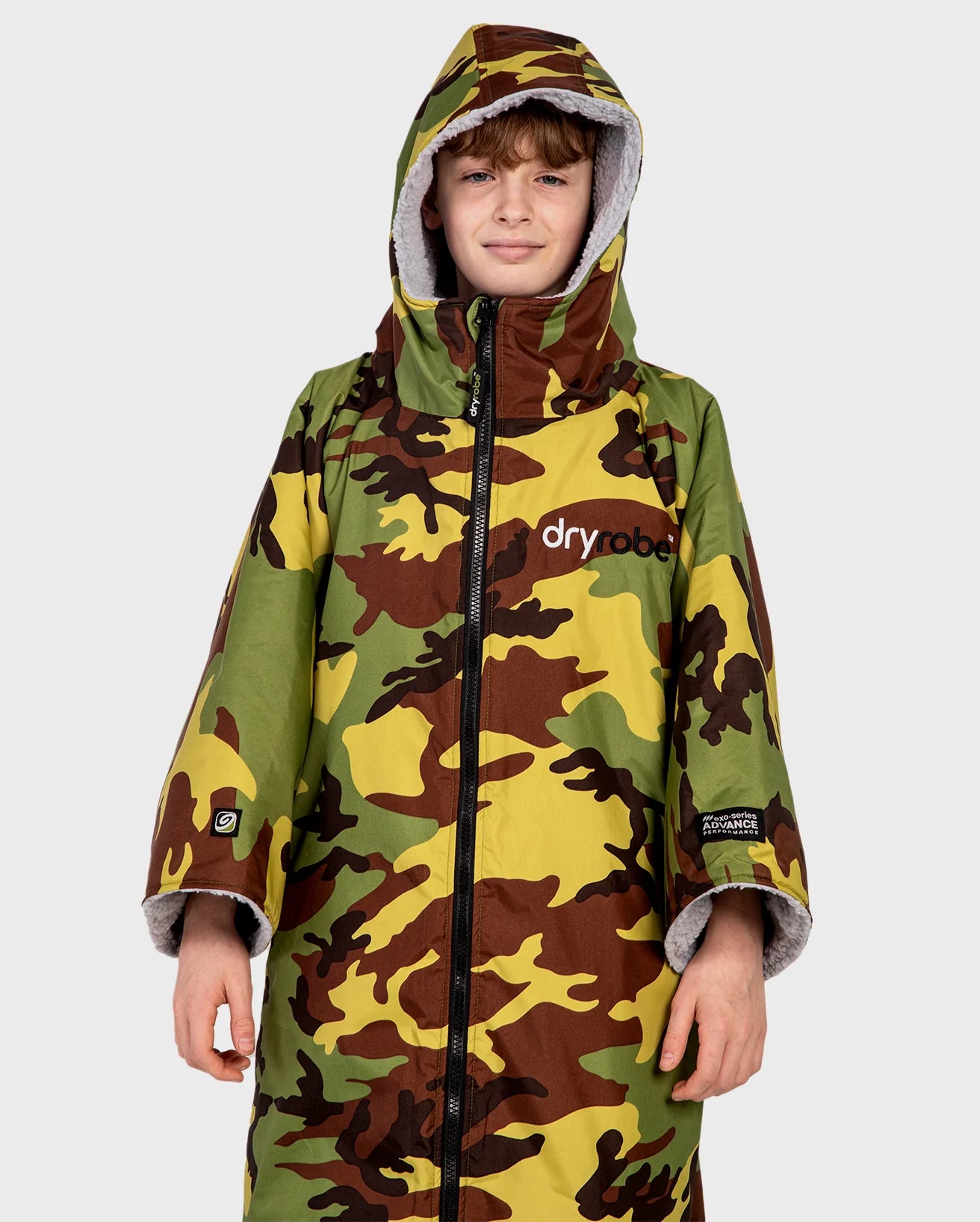 dryrobe-kids-advance-SS-camogrey-3_628c0588-9301-44b4-80e6-27e95ba48e72